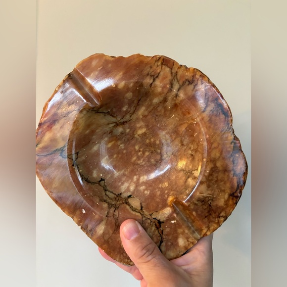 Vintage Mid-Century Onyx or Alabaster Ashtray – Brown Marble Stone (1950s–1960s) - Picture 4 of 9